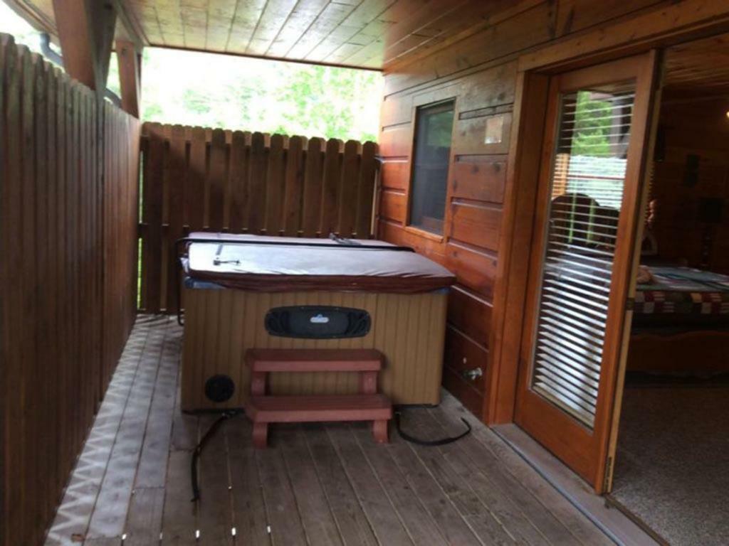 Spacious Party Hut Near Attractions McCookville Exterior foto